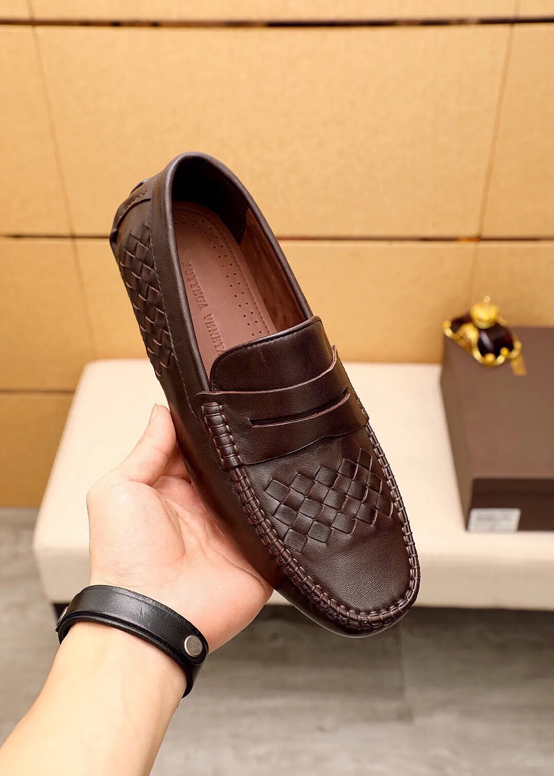 Men's shoes 💰: 500 💰💐 BV men's slip-on shoes® [BOTTEGA VENETA] official website counter new model, one-to-one mold opening ⚠Italian calfskin ➕embossed ➕cow 🐂 leather lining. Driving slip-ons, available at counters, sizes 38～44 (45🉑️customized)